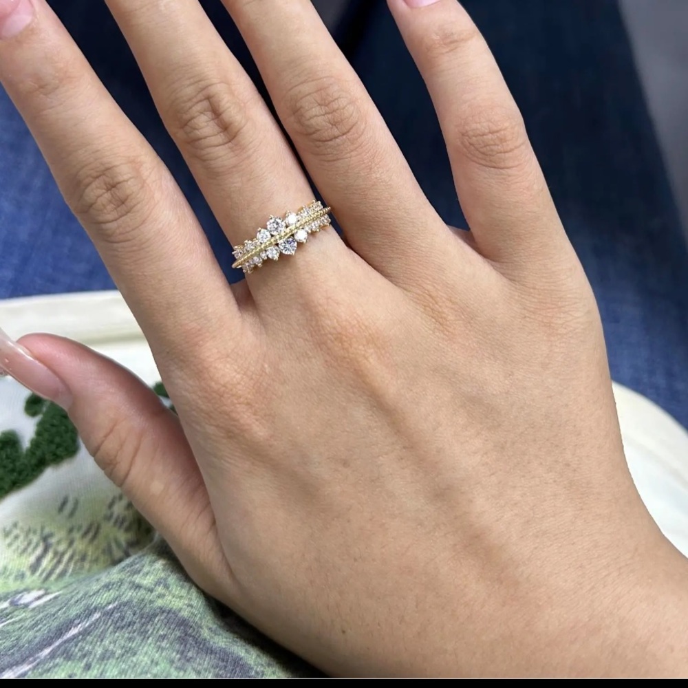 Brilliant Cut Diamond Wedding band in approximately 0.85 tcw. In 14 kt gold plat - Picture 8 of 13